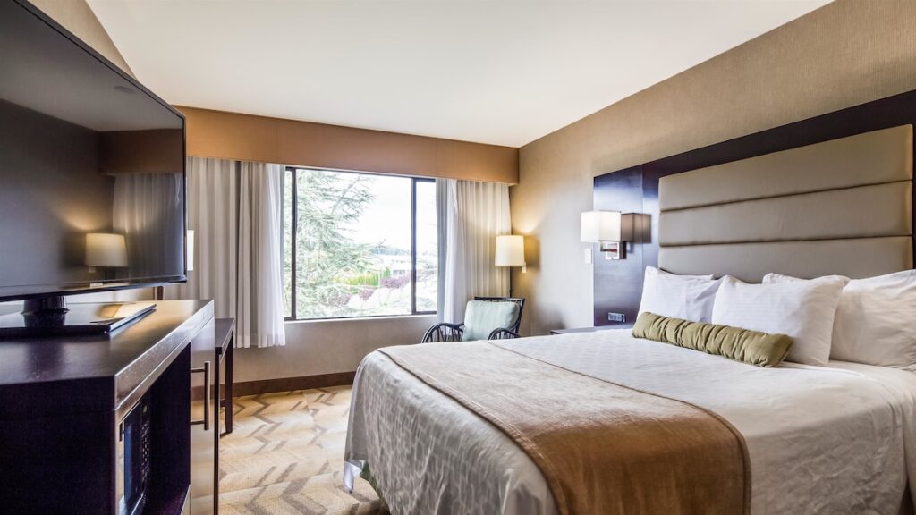 Best Western Plus Silverdale Beach Hotel - Image 3