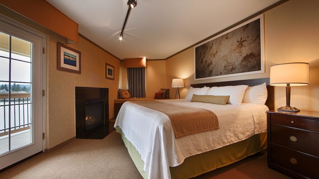 Best Western Plus Silverdale Beach Hotel - Image 2