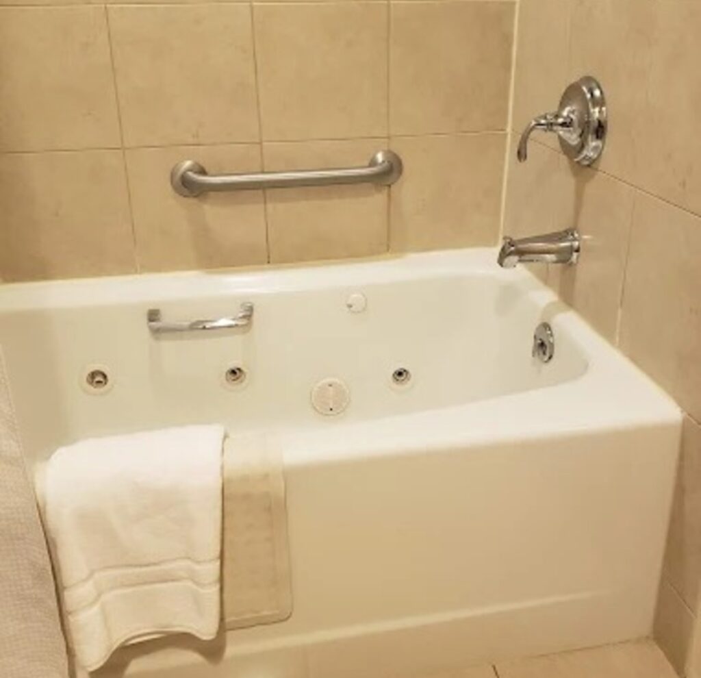 Best Western Plus Silverdale Beach Hotel - Image 1