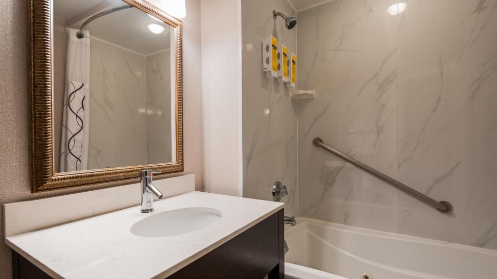 Best Western Plus St. Christopher Hotel - Image 1