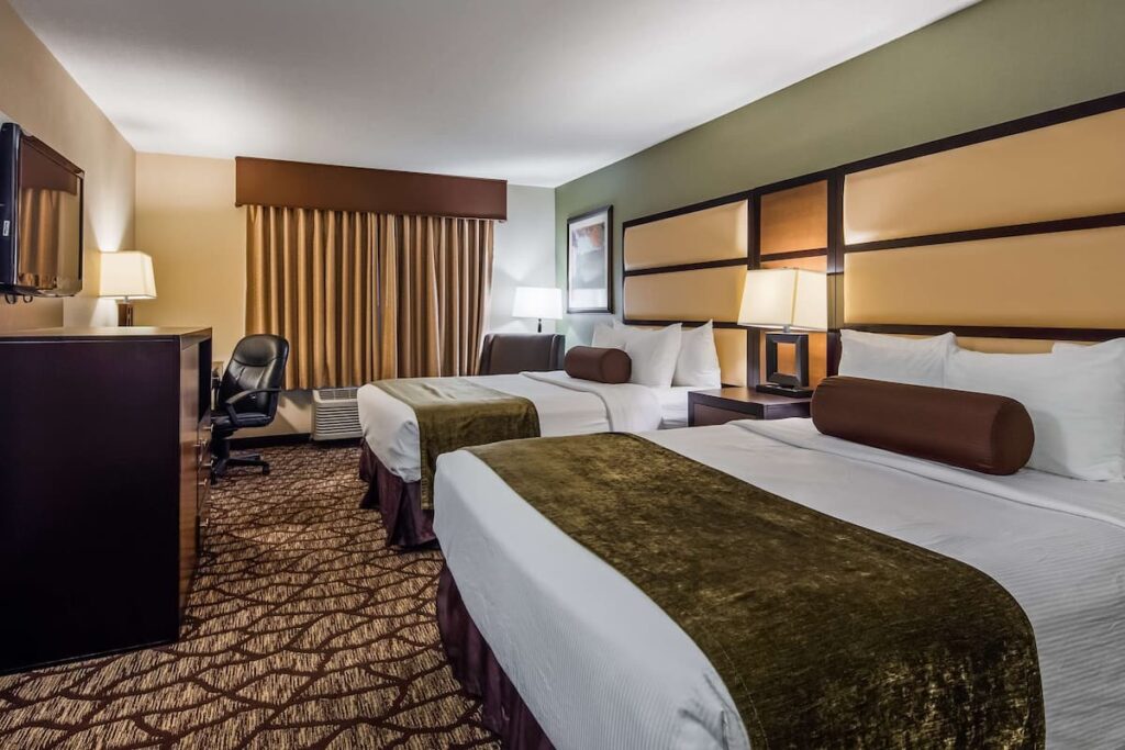 Best Western Plus Vancouver Mall Dr. Hotel & Suites - Image 3