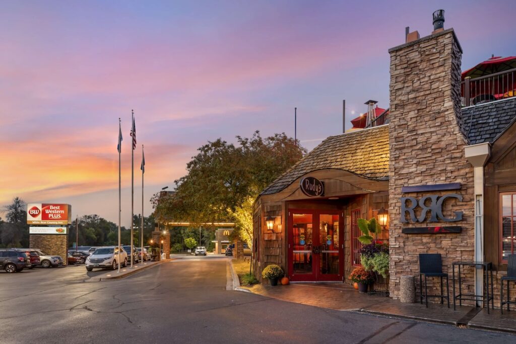 Best Western Plus White Bear Country Inn - Image 2