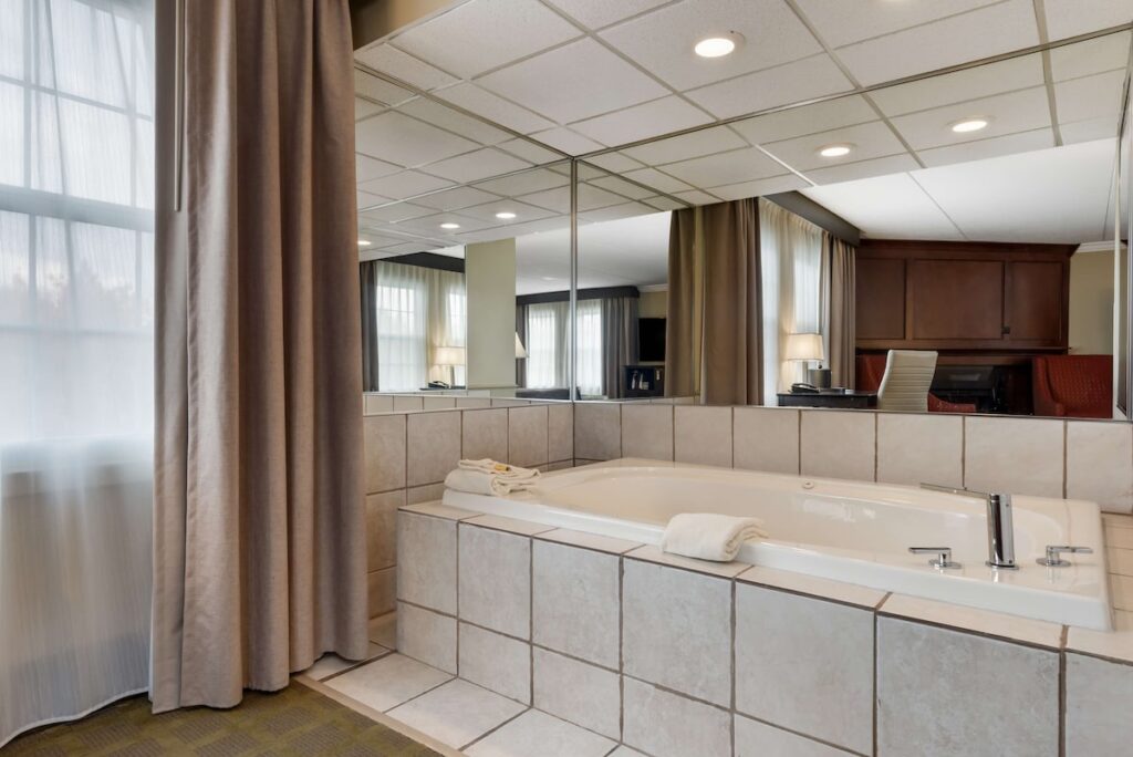 Best Western Plus White Bear Country Inn - Image 1