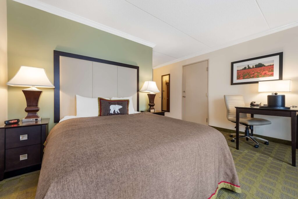 Best Western Plus White Bear Country Inn - Image 3