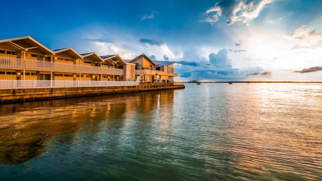 Best Western Plus Yacht Harbor Inn - Image 2