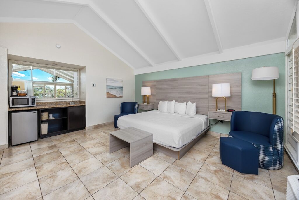 Best Western Plus Yacht Harbor Inn - Image 3