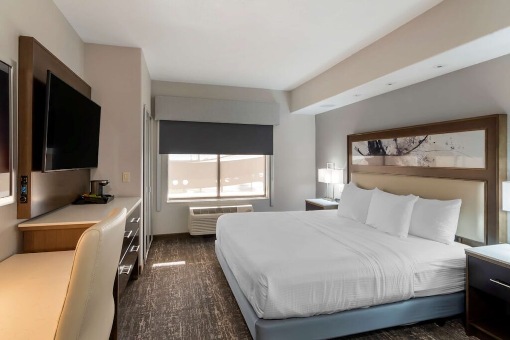 Best Western Premier Liberty Inn & Suites - Image 2