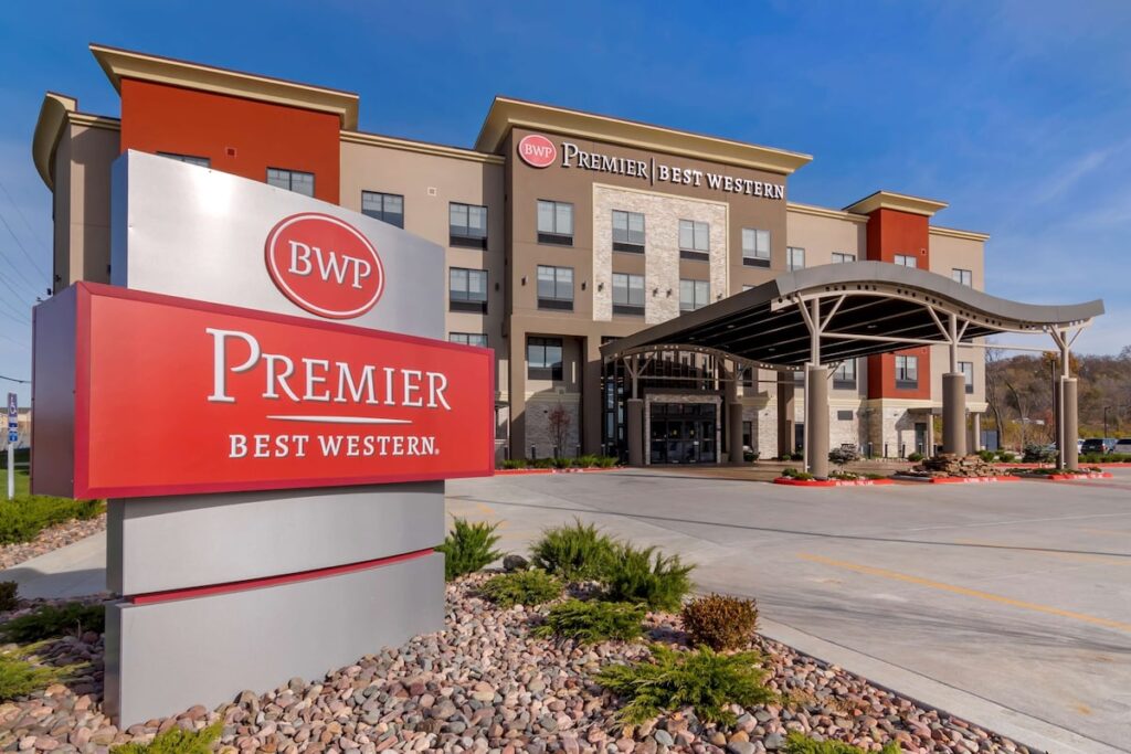 Best Western Premier Liberty Inn & Suites - Image 4