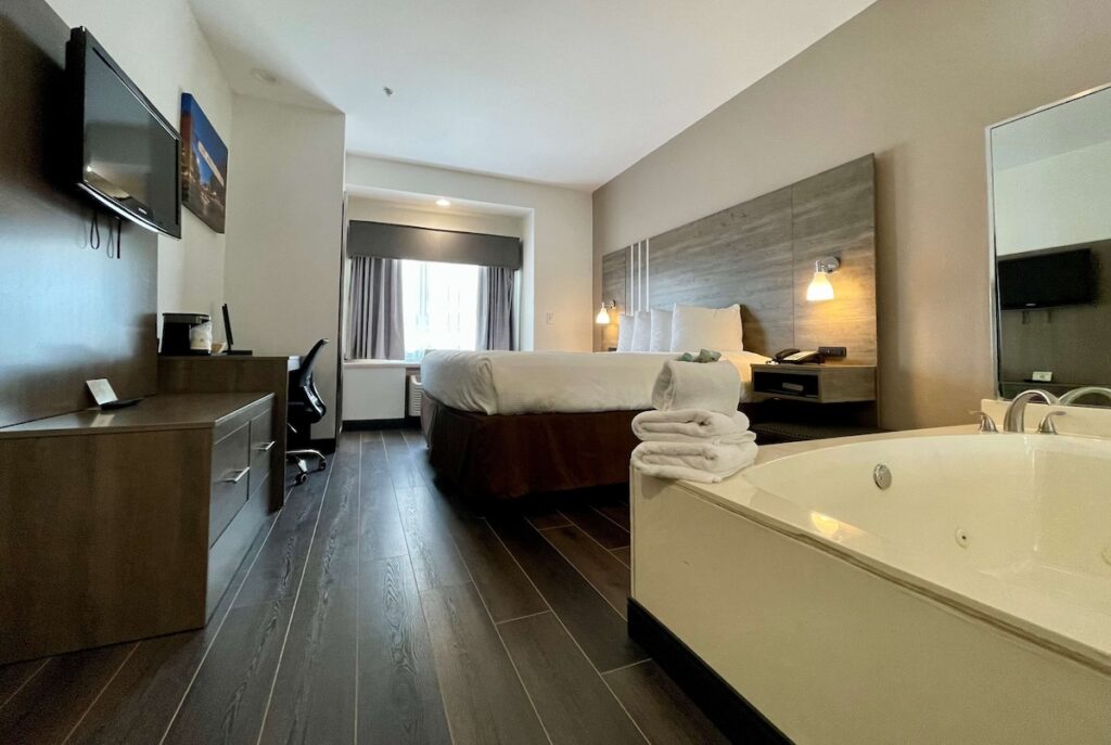 Best Western Roanoke Inn & Suites - Image 2