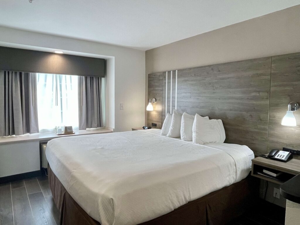 Best Western Roanoke Inn & Suites - Image 4