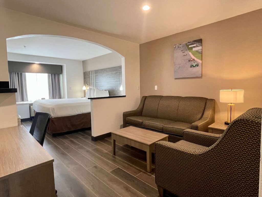 Best Western Roanoke Inn & Suites - Image 3