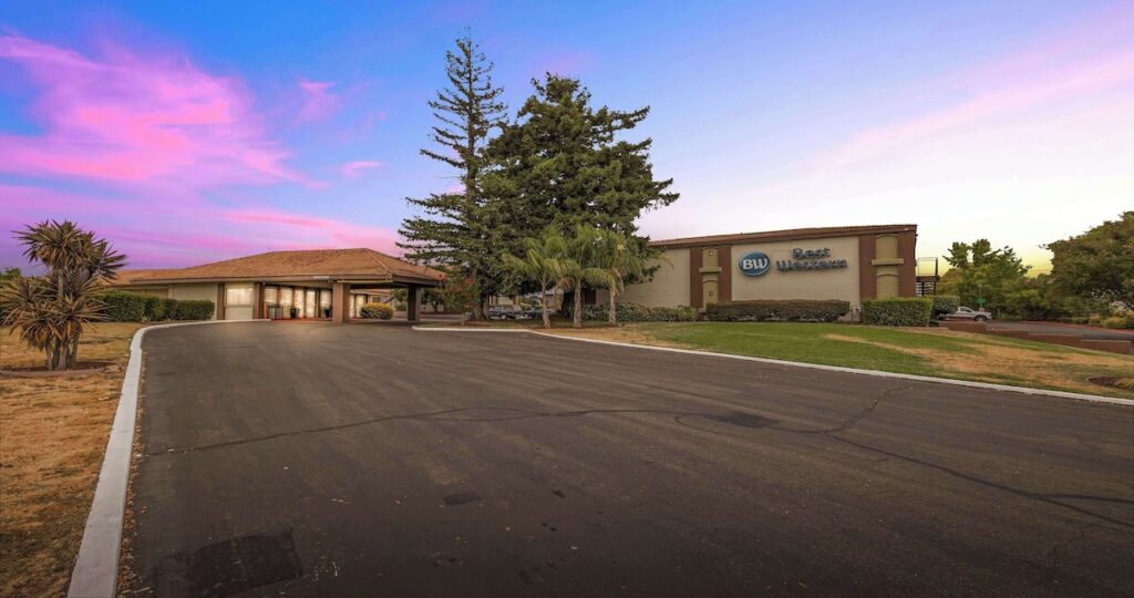 Best Western Roseville Inn - Image 2