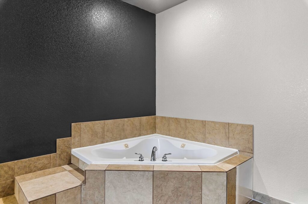 Best Western Sherwood Inn & Suites - Image 4