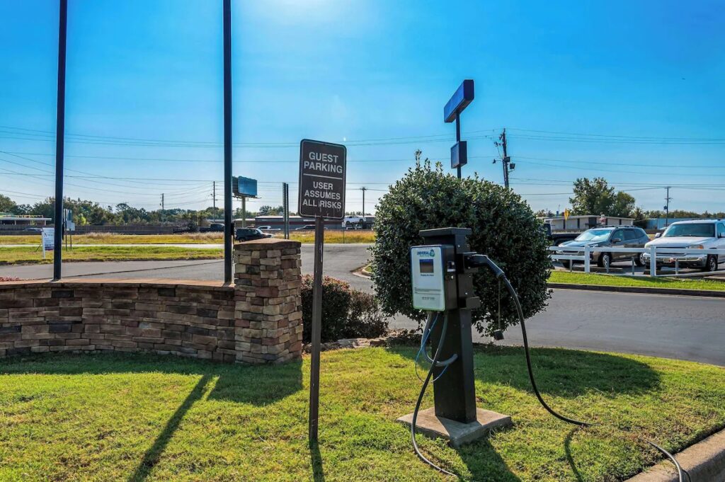 Best Western Sherwood Inn & Suites - Image 3