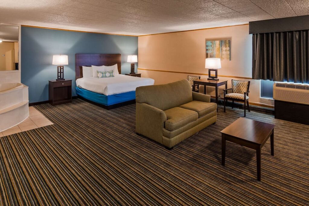 Best Western Woodhaven Inn - Image 4