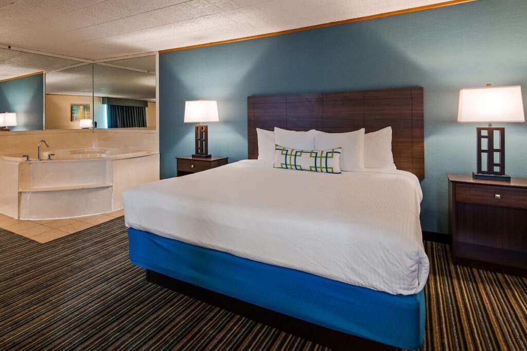 Best Western Woodhaven Inn - Image 3