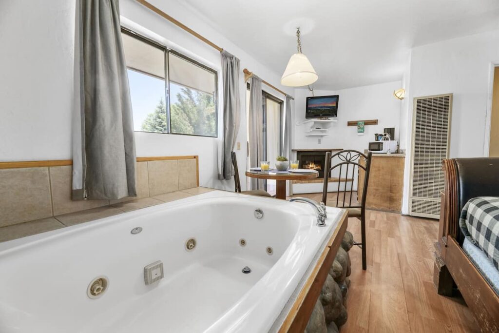 Big Bear Lakefront Lodge - Image 2