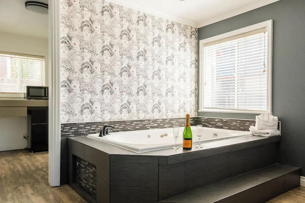 Big Bear Spa Suites