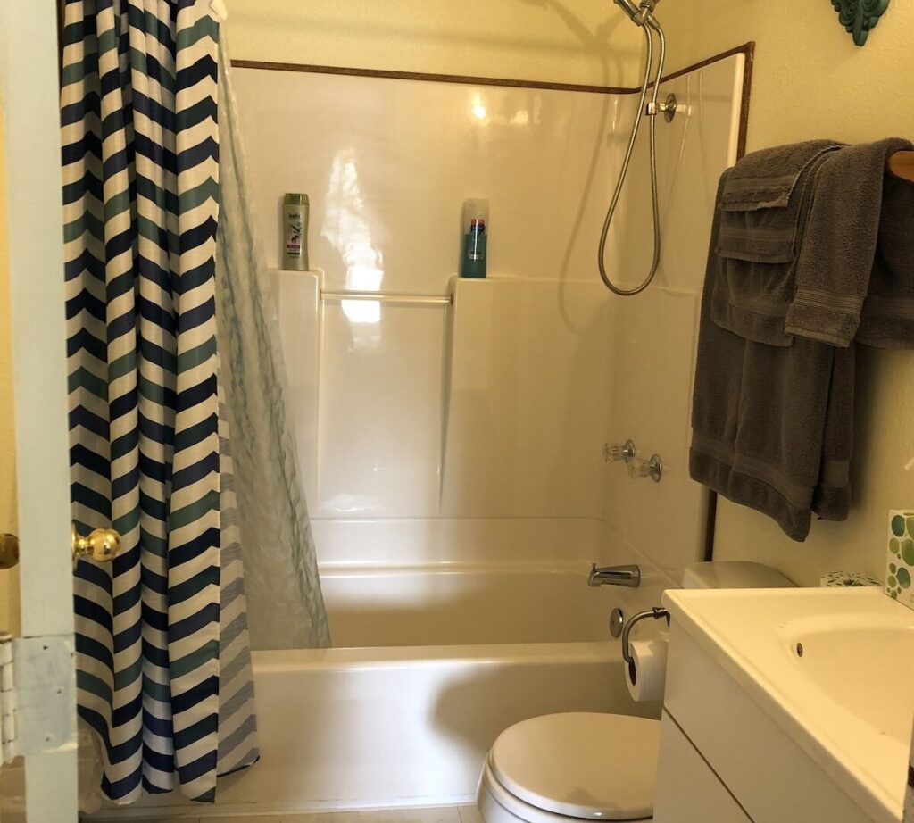 Bird Creek Motel - Image 2