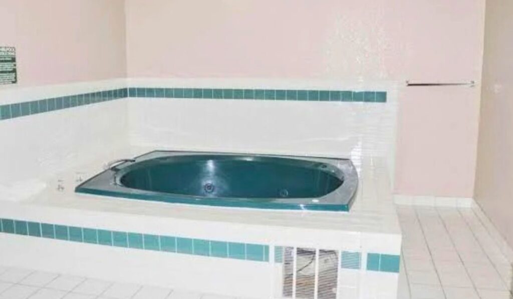 Bison Inn & Suites on University