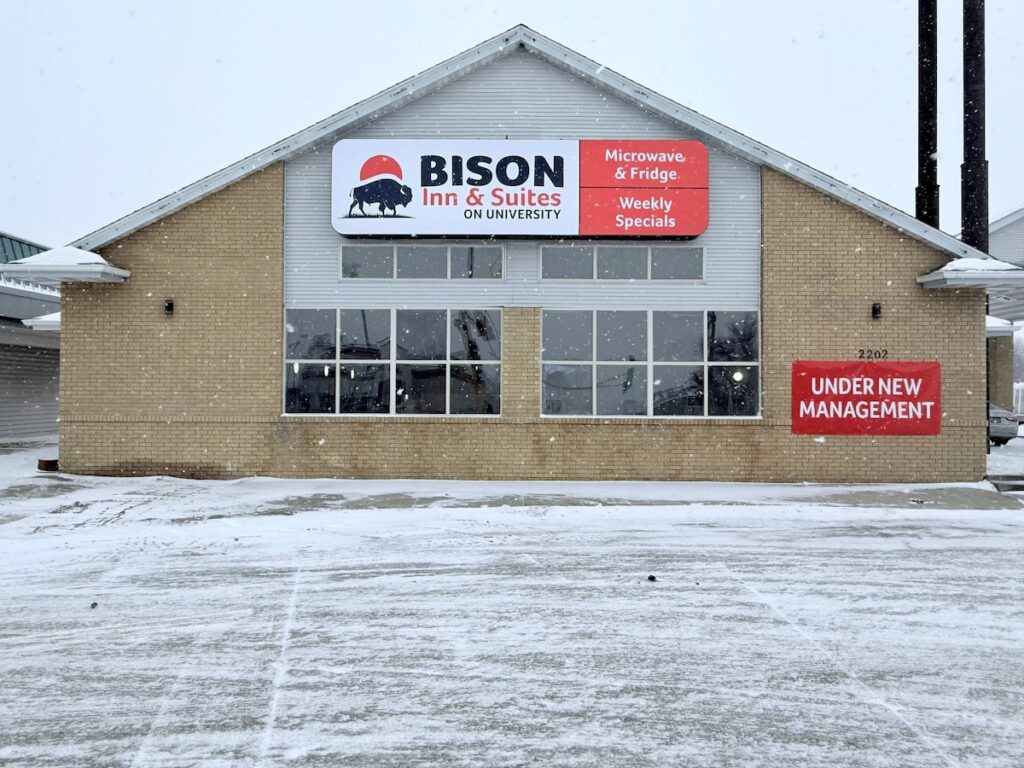 Bison Inn & Suites on University - Image 4