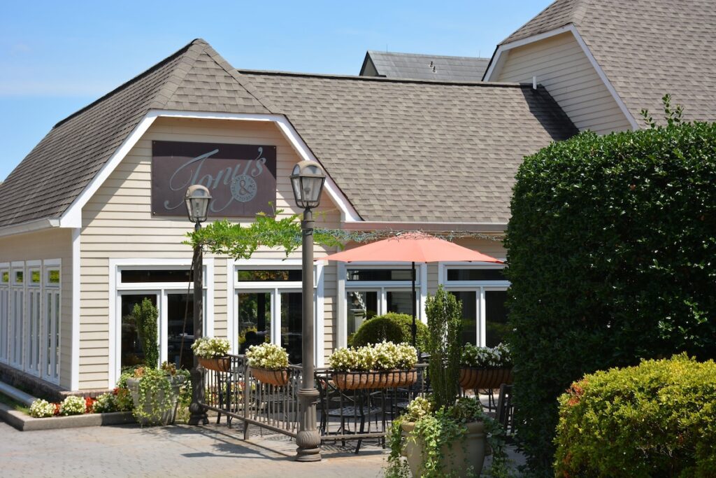 Bluff View Inn - Image 2