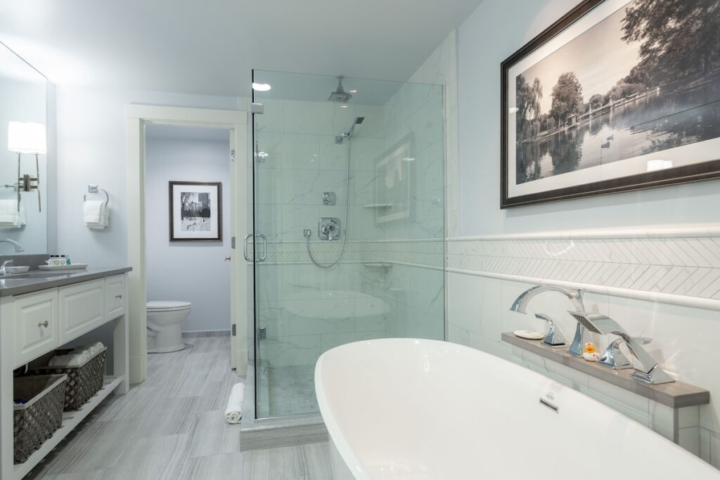 Boston Yacht Haven Inn & Marina - Image 1