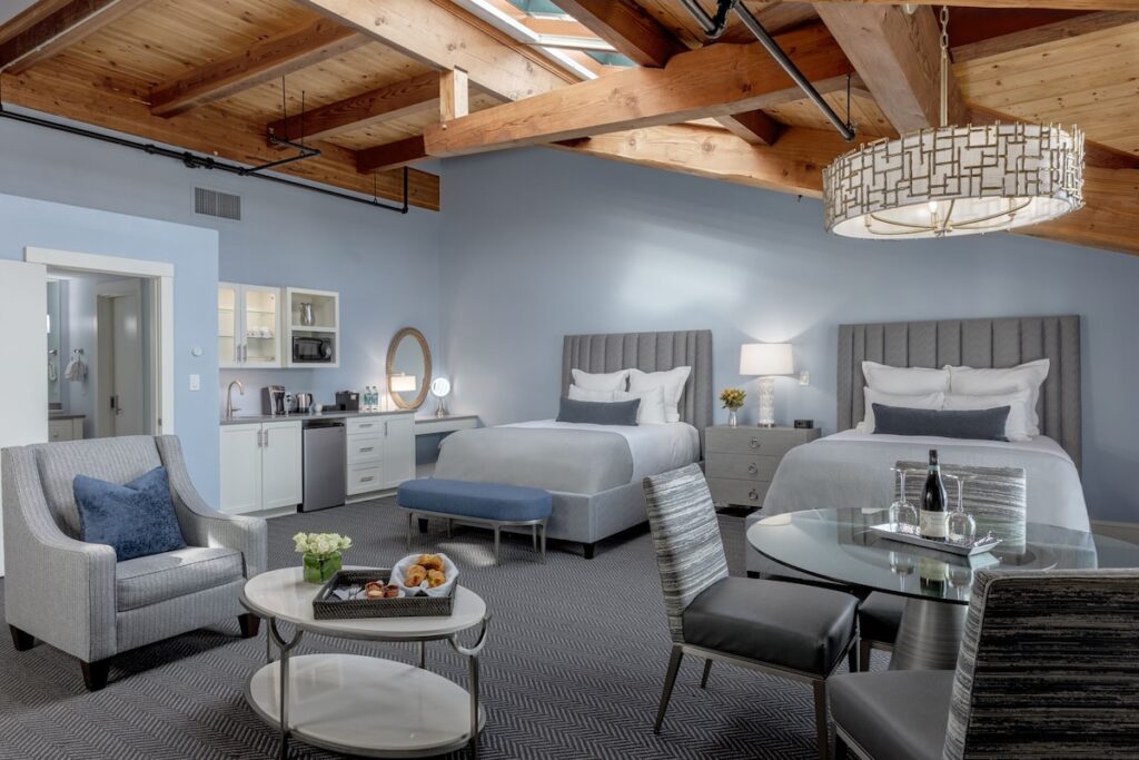 Boston Yacht Haven Inn & Marina - Image 4