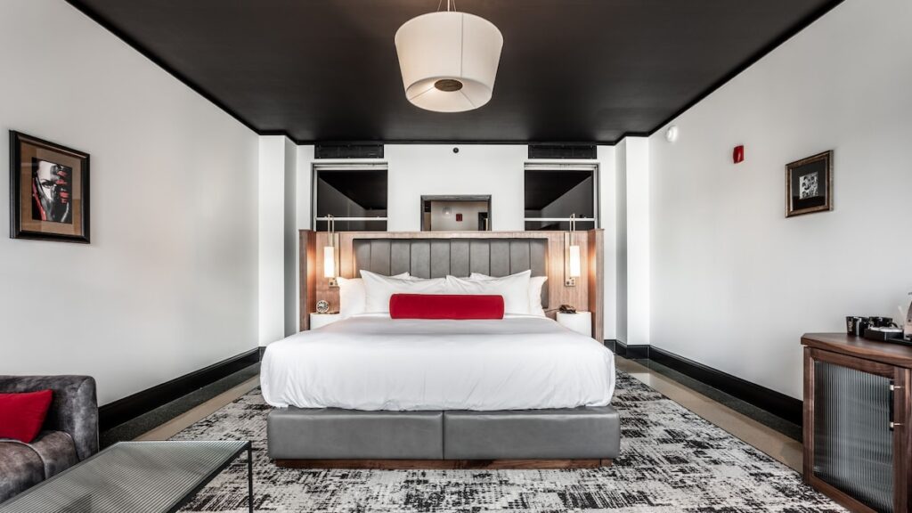 Bottleworks Hotel - Image 2