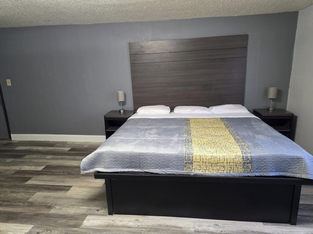 Boulevard Inn - Image 3