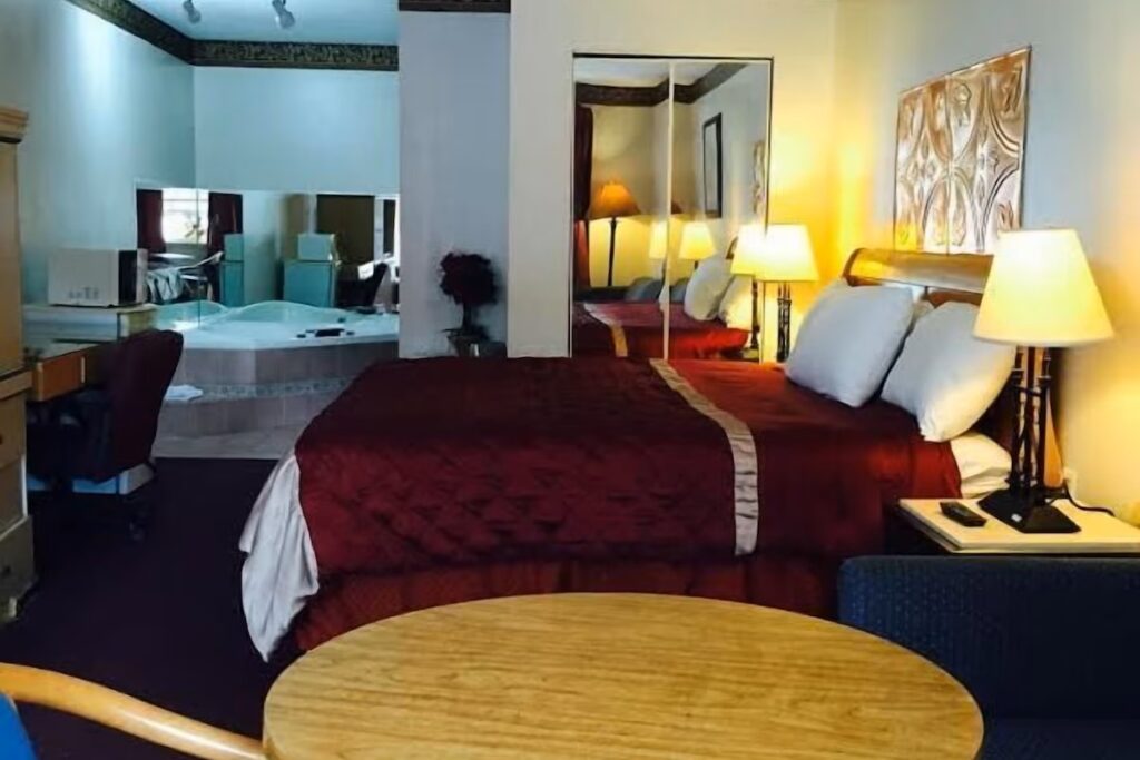 Bourbon Capital Inn - Image 3