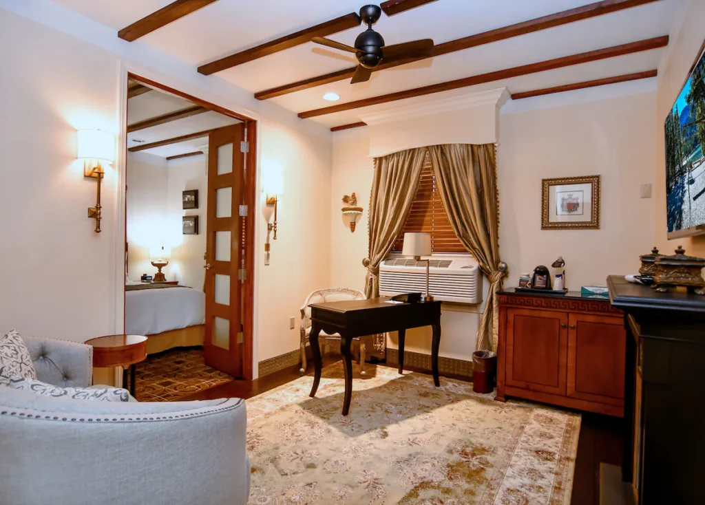 Brand Plaza Hotel - Image 3