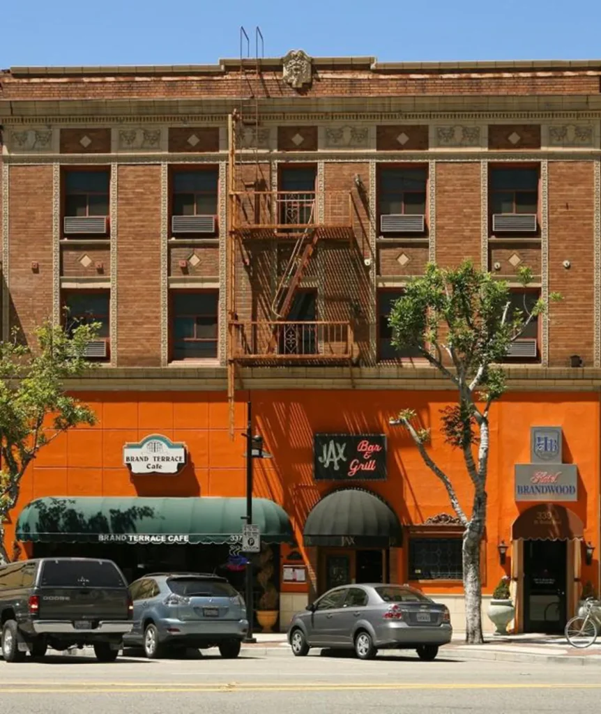 Brand Plaza Hotel - Image 2