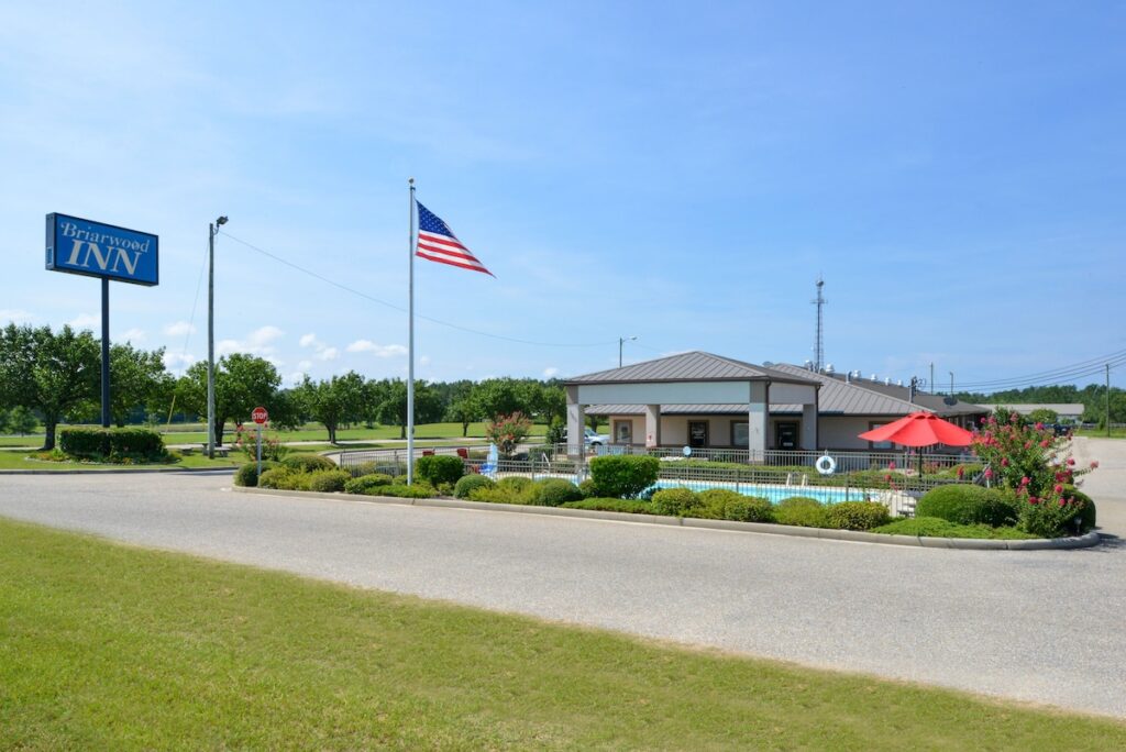 Briarwood Inn Of Geneva - Image 3