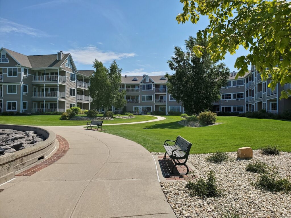 Bridgeport Waterfront Resort - Image 4