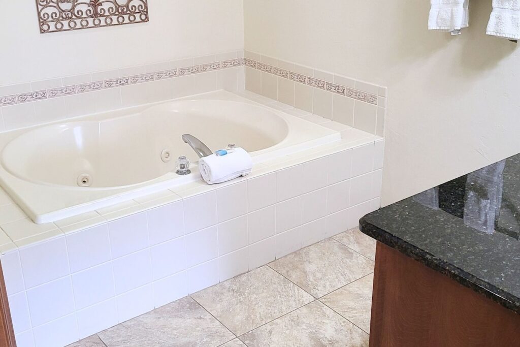 Bridgeport Waterfront Resort - Image 3