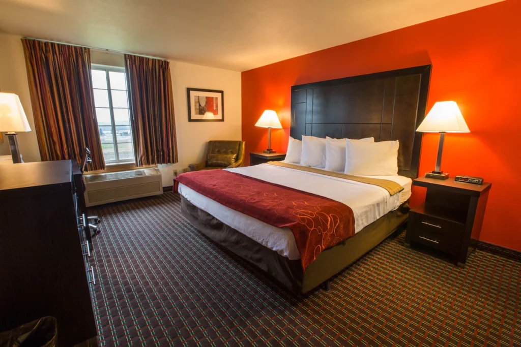 Bridgeway Inn & Suites Portland Airport - Image 1
