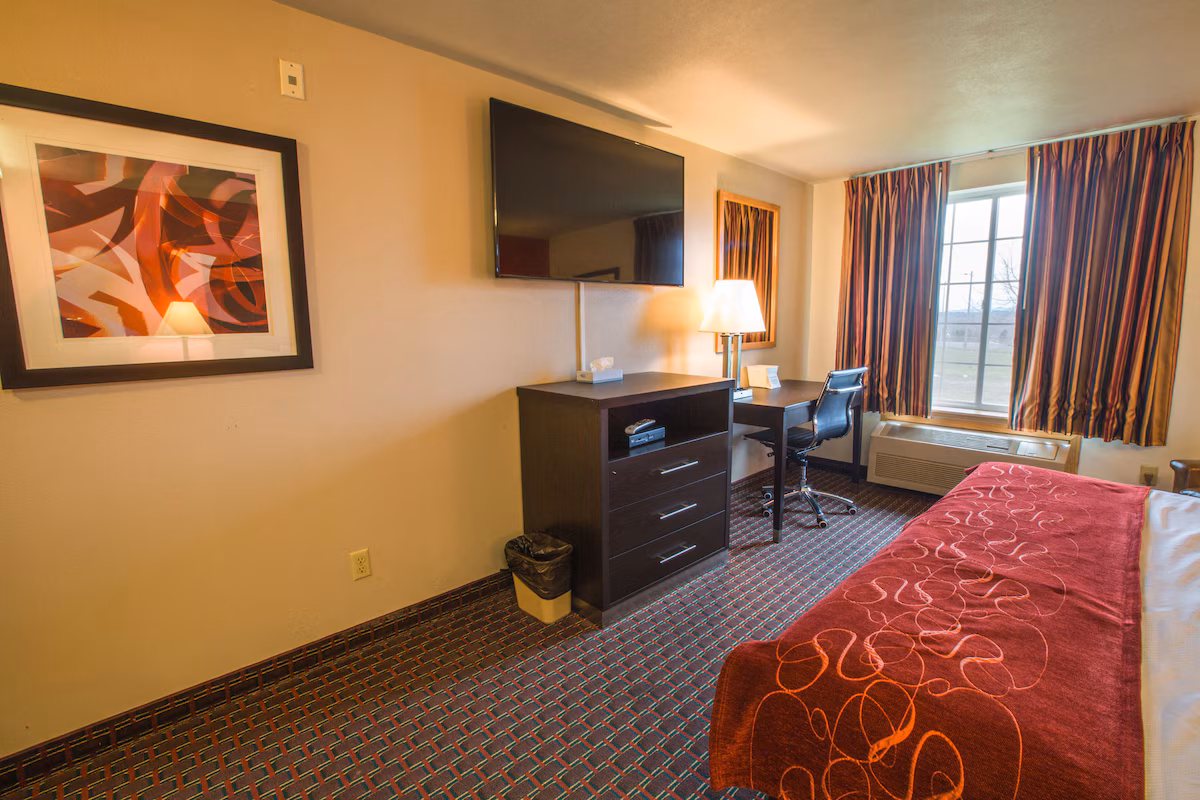 Bridgeway Inn & Suites Portland Airport - Image 3