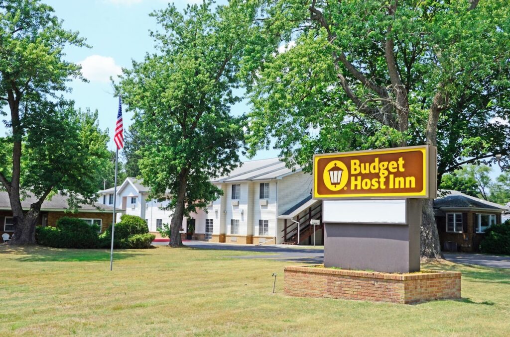 Budget Host Inn - Image 4
