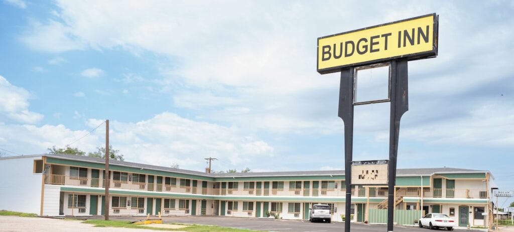 Budget Inn - Image 2