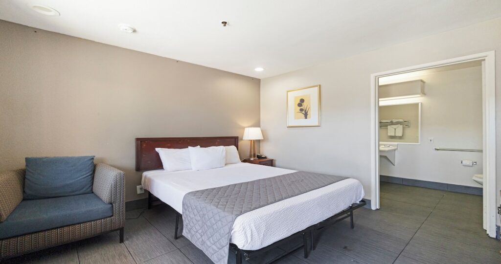 Budget Inn and Suites - Image 1