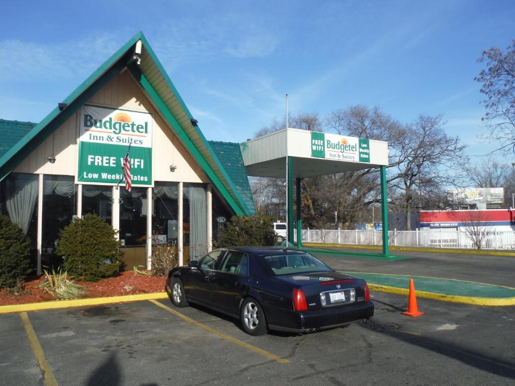 Budgetel Inn & Suites Hotel - Image 2