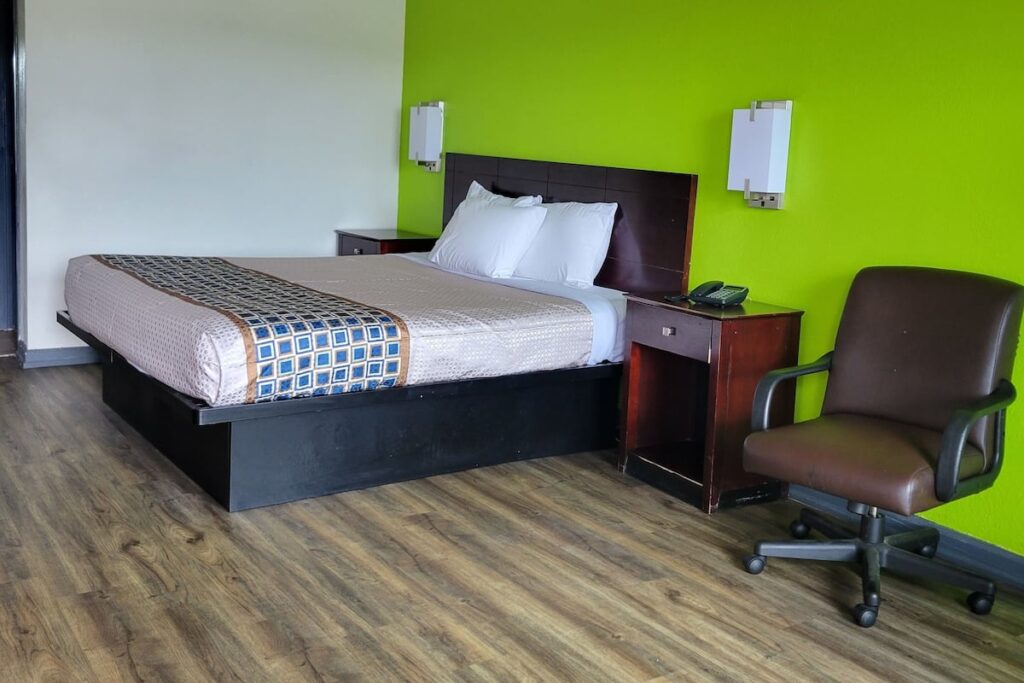 Budgetel Inn & Suites - Image 3