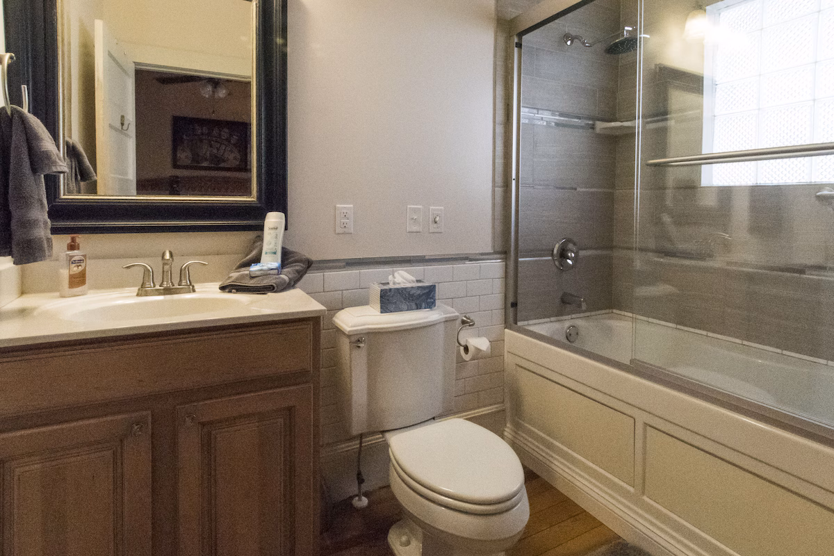 Calhoun House Inn & Suites - Image 1