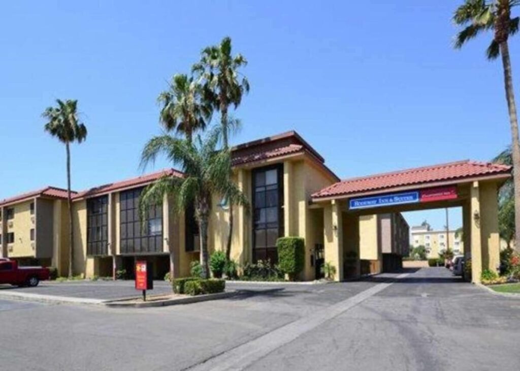 California Inn and Suites Bakersfield - Image 5