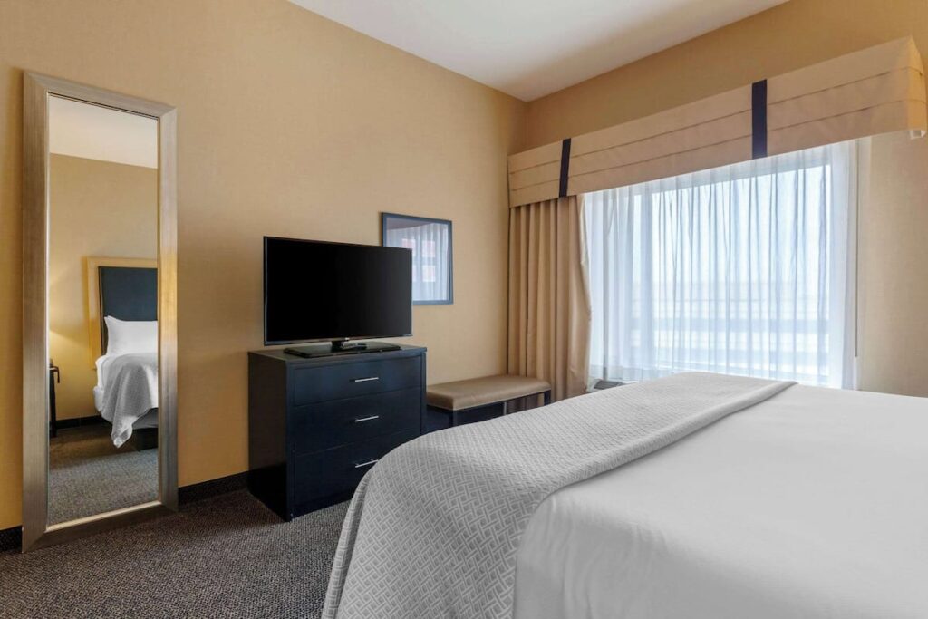 Cambria Hotel Denver International Airport - Image 3