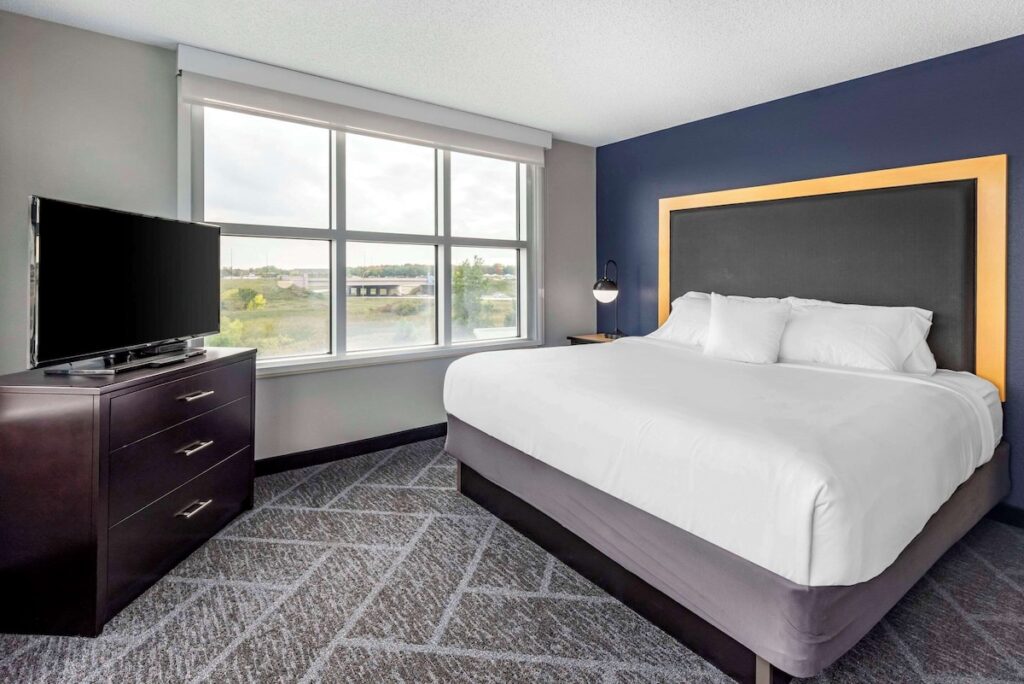 Cambria Hotel Minneapolis Maple Grove - Image 4