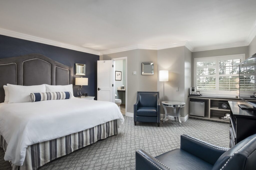 Candle Light Inn - Image 3