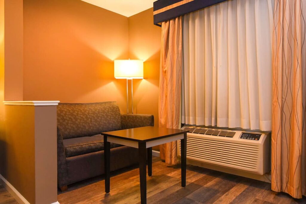 Capital Inn & Suites - Image 3