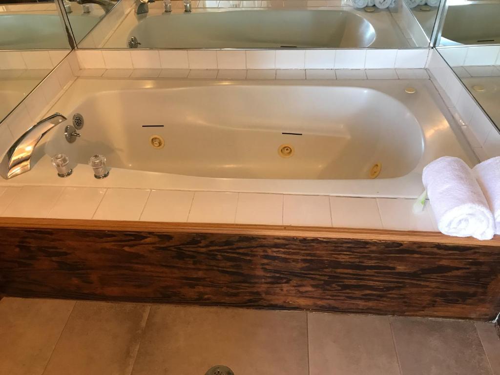 Capri Motel - Image 1